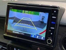 【バックカメラ】駐車時に後方がリアルタイム映像で確認できます。大型商業施設や立体駐車場での駐車時や、夜間のバック時に大活躍！運転スキルに関わらず、今や必須となった装備のひとつです！
