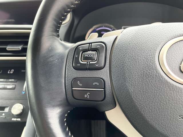 こちら運転席周りの操作部分・装備の写真になります。各部しっかり動作の確認をしておりますので、ご安心だくさい。また、第三者機関の鑑 定書もありますので、そちらも併せて、ご確認いただければ幸いです！