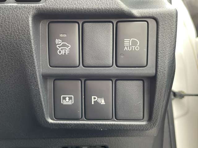 こちら運転席周りの操作部分・装備の写真になります。各部しっかり動作の確認をしておりますので、ご安心だくさい。また、第三者機関の鑑 定書もありますので、そちらも併せて、ご確認いただければ幸いです！