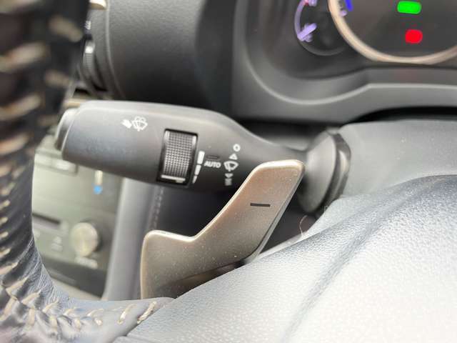 こちらはハンドルの写真です。中古車なので、若干の使用感はありますが、破損、不具合等はありません。弊社はユーザー様から買取した車両を、一台一台チェックして問題のない車両を掲載しております。ご安心ください