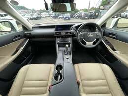 こちらインパネ全体の写真になります。納車はおおむね2週間程度（必要書類の状況により）で行っております。人気の車両になりますので、お早目のご検討をおすすめします。当店自慢の一台です！