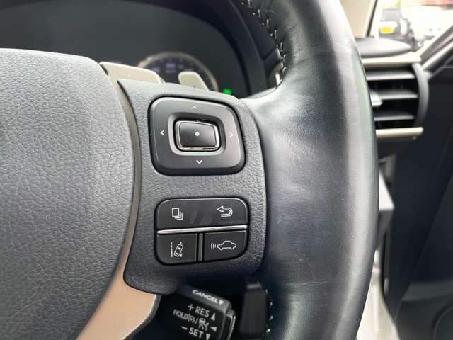 こちら運転席周りの操作部分・装備の写真になります。各部しっかり動作の確認をしておりますので、ご安心だくさい。また、第三者機関の鑑 定書もありますので、そちらも併せて、ご確認いただければ幸いです！