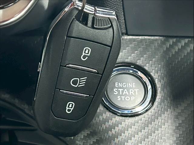 車内へのアクセス楽々、今や必須アイテムの「スマートキー」には、キー複製防止「イモビライザー」まで備わっております。