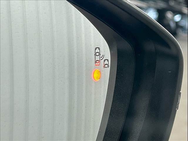 ブラインドスポットモニター搭載で後方から接近する車両にも簡単に気づけます。
