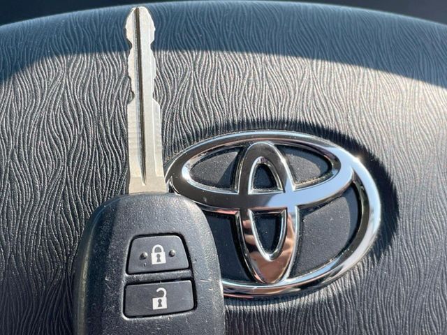 【キーレス】少し離れた場所からでもボタン一つでドアの開錠・施錠ができるのでとっても便利！ドアの鍵穴周りに傷をつけることもありません♪