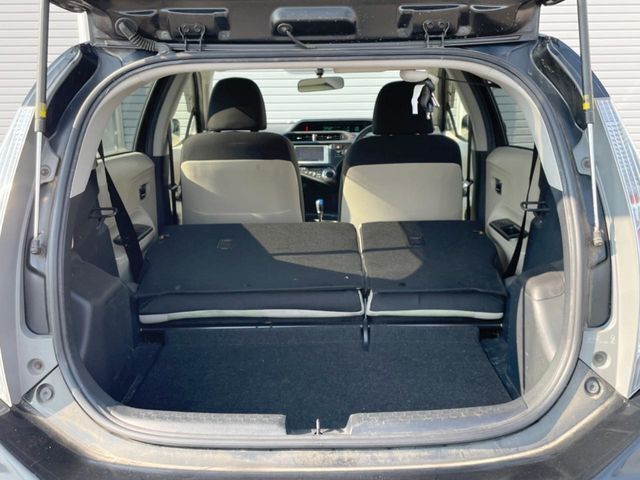 普段のお買い物や通勤、送迎等に十分な荷室スペースを確保しております。セカンドシートを倒すと、大きな荷物の積載も可能です♪