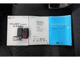 取扱説明書・ナビ説明書・メンテナンスノート・スマートキー2個一式揃っております！