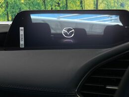 【マツダコネクト】車内の雰囲気にマッチした一体型タイプのディスプレイ。各種車輌設定やBluetooth再生等、様々な機能が楽しめます。専用SDカードのご購入で、ナビ機能も使用出来ます。