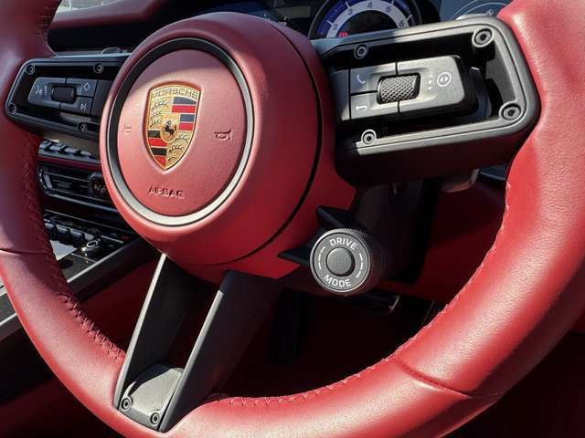 ご覧いただきありがとうございます。ポルシェ911、4Sカブリオレ(992型)、クレヨン、OP400、実走行500km、内外装コーティング済み、スポクロ、スポエグ、PASM、フロントリフターなどたくさんの純正オプション付き。