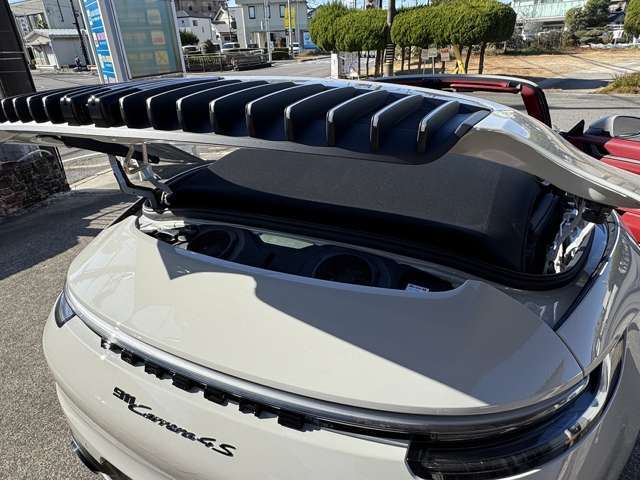 ご覧いただきありがとうございます。ポルシェ911、4Sカブリオレ(992型)、クレヨン、OP400、実走行500km、内外装コーティング済み、スポクロ、スポエグ、PASM、フロントリフターなどたくさんの純正オプション付き。