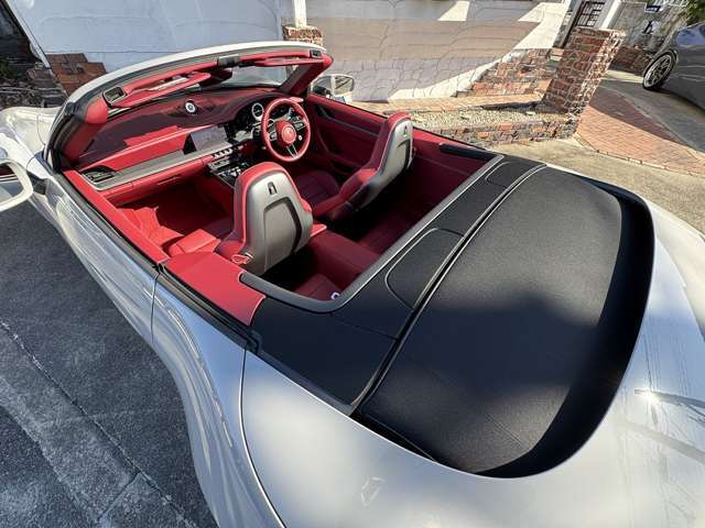 ご覧いただきありがとうございます。ポルシェ911、4Sカブリオレ(992型)、クレヨン、OP400、実走行500km、内外装コーティング済み、スポクロ、スポエグ、PASM、フロントリフターなどたくさんの純正オプション付き。