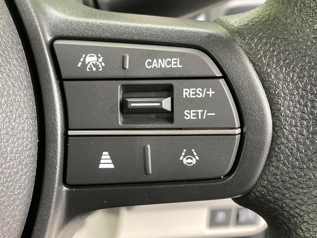 【アダプティブクルーズコントロール】高速道路での長距離走行が楽に！！自動で速度を保つクルーズコントロールが、衝突軽減システムと連携し、前方の車両を感知して車間を保つように速度調節してくれます！！