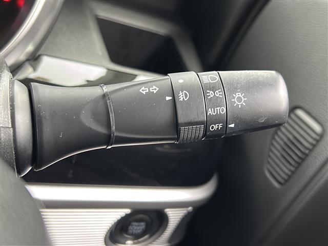 【オートライト（AUTO）】外の明るさをシステムが感知して、自動でヘッドライトが点灯します！ヘッドライトをつけ忘れを防ぐ便利機能です。