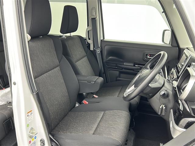 【運転席】座り心地が良いシートなので長時間の運転でも快適にお過ごしいただけます。新品のフロアマットのご注文も可能です。掲載箇所以外にご希望の写真がございましたらお気軽にお問い合わせ下さい。