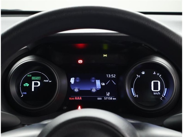 反応のいいステアリング。ぜひお車を見ていただき、取り回しをご確認ください。