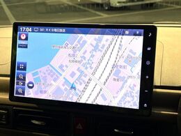 【大画面ナビ】人気の大型10インチナビを装備。存在感のある大画面はインパクト大！ナビ利用時のマップ表示は見やすく、テレビやDVDは臨場感がアップ！いつものドライブがグッと楽しくなります♪