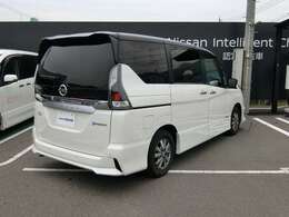 プライバシ-ガラスが装備されています。外を見るときは気にならずに、後方車両から車内が見えにくい設計です。