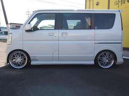 サイドステップ純正品付属　（Jufarreサイドステップは別途オプション）画像ホイールは付属しません