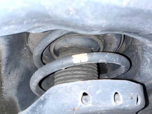 お車を安心してお乗りいただく為には、足回りの定期点検が欠かせません。サービスサポート（有償保証）では無料点検もご提供しており、安心のカーライフをお過ごしいただけるサポート体制が整っています。
