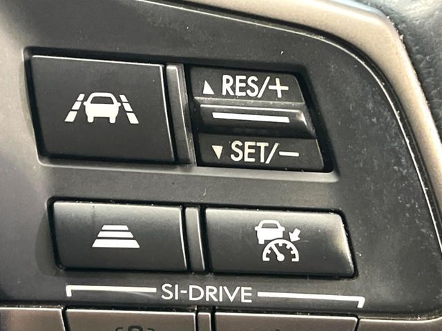 【全車速追従機能付クルーズコントロール】高速道路での長距離走行が楽に！！自動で速度を保つクルーズコントロールが、衝突軽減システムと連携し、前方の車両を感知して車間を保つように速度調節してくれます！！