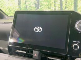 【10.5インチナビ】高級感とインパクトのある大画面ナビを装備。各種オーディオ操作はもちろん、スマホ連携もできる利便性の高いナビです♪