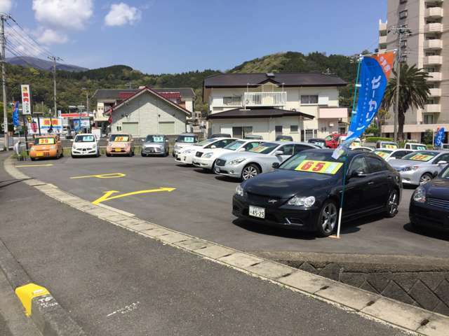 当社は陸運局指定工場です。車検のみのご依頼も承っております。車検時は台車は無料でお貸し出しします。また、車検当日お忙しい方には、ご自宅までお車をお預かりに伺います。