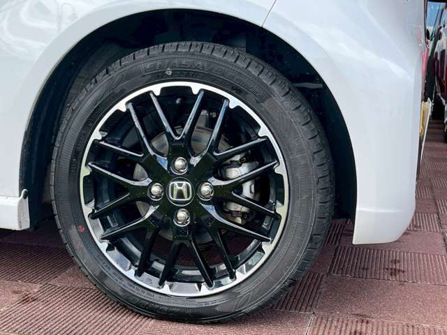 オートエアコンなので細かい操作はなく快適な温度に調整してくれます！季節の変わり目にいいですね！