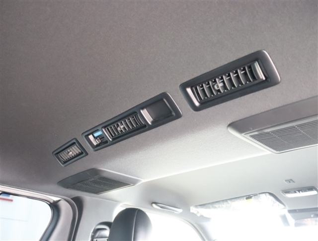 弊社でお車をご購入頂いたお客様は、一部車種を除いて【オイル交換永久無料】となっております。※詳細はスタッフまでお問合せ下さい。