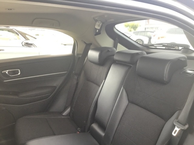 分割可倒式リヤシートです。さまざまなシーンにあわせてシートアレンジが可能です。