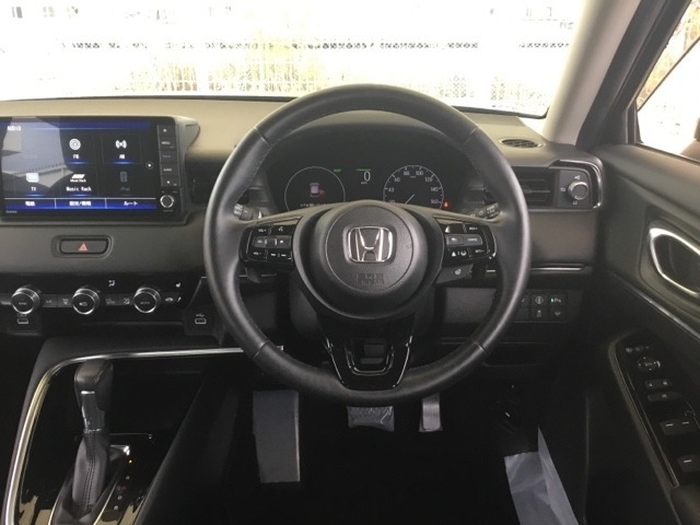 ステアリングヒーターが付いています。寒い季節にハンドルを温めてくれる快適装備です！