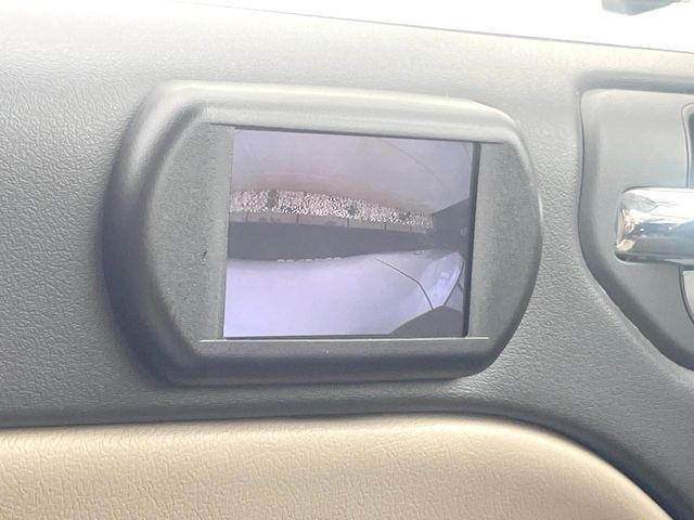 ●サイドカメラ：左側面の視界が写し出されます！狭い道路での走行や駐車ラインの確認などにも役立ちます！