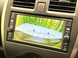 【バックカメラ】駐車時に後方がリアルタイム映像で確認できます。大型商業施設や立体駐車場での駐車時や、夜間のバック時に大活躍！運転スキルに関わらず、今や必須となった装備のひとつです！