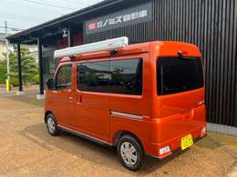 オレンジのボディーカラーに黒のステップ、プライバシーガラスとの色合いバランスがいい～感じ★