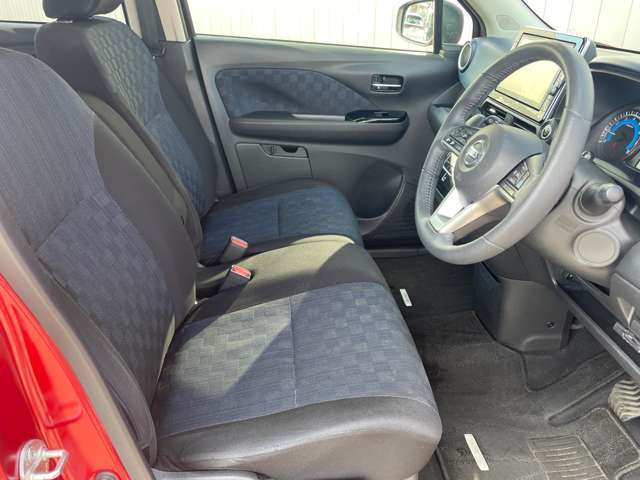 室内はしっかりとクリーニングしています☆引き締まったブラックの内装です♪