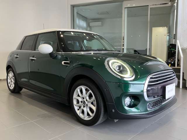 気密性の高いMINIは外観のかわいらしさとは裏腹に、外の雑音を遮り、高級感のある快適なドライブをお楽しみいただけます