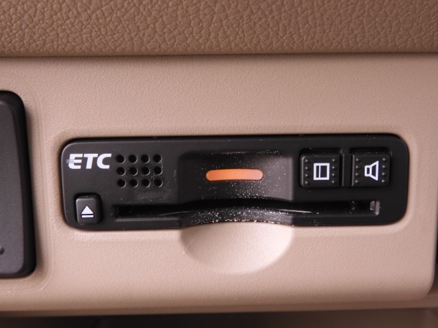 今や必需品の◆ETC車載器　装備車◆　有料道路を利用する際にスムースに通過でき、わずらわしい料金支払いから開放されます！