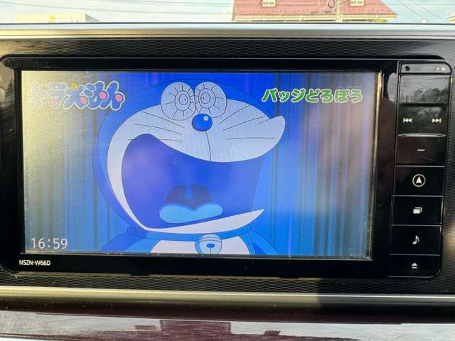 テレビを視聴することが出来ますので、遠出する際に同乗者も退屈することなくお乗り頂けます♪お子様がいらっしゃるご家族の方にももってこいの装備となっております♪