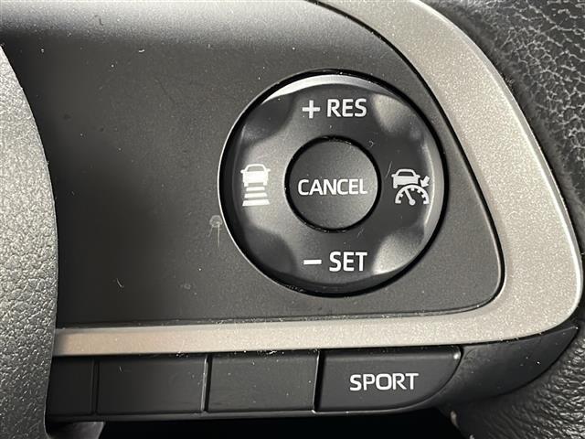 【レーダークルーズコントロール】アクセルを踏まなくても、設定した速度で走行できます！先行車との車間距離を適切に維持する追従走行の機能も有しています。機能には限界があるためご注意ください。