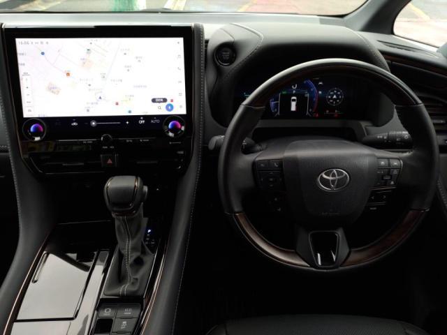見晴らしもよくナビモニターも見やすい位置で運転、ナビとも操作しやすい！