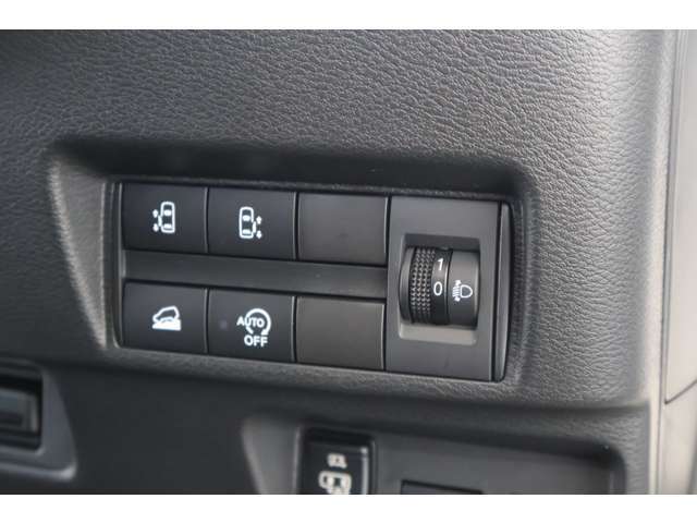 ヒルディセントコントロール装備☆アウトドアの険しい傾斜はもちろん、立体駐車場の急なスロープなどを下るとき、ブレーキを制御して車速を約4～20km/hの範囲でコントロール。ハンドル操作に集中できます。