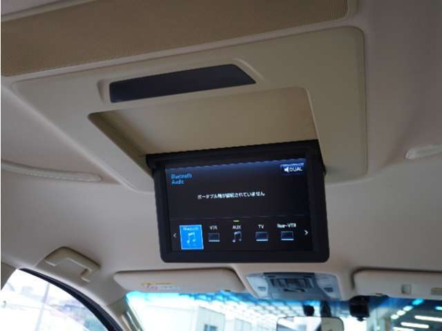 ◆後席フリップダウンモニター装備車◆　お出かけ時の渋滞！お子様や同乗者の方が退屈しません。ドライバーは運転に集中できます！