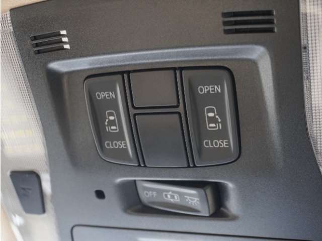 ◆両側電動スライドドア◆狭い駐車場でも乗り降りが楽々♪お子様が隣の車にドアを当ててしまう心配もございません！小さなお子様連れの方もこれで安心。