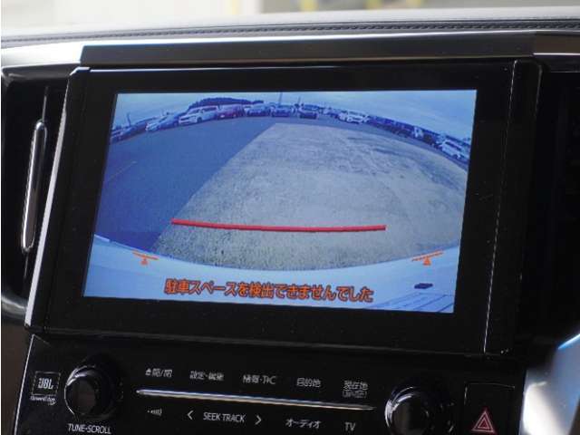 ◆バックカメラ◆リバースにするだけで映ります、後方の安全確認や、狭い駐車場での車庫入れ、雨の日や夜間など視界の悪い時に便利です！安全にバックする為には欠かせない装備です。