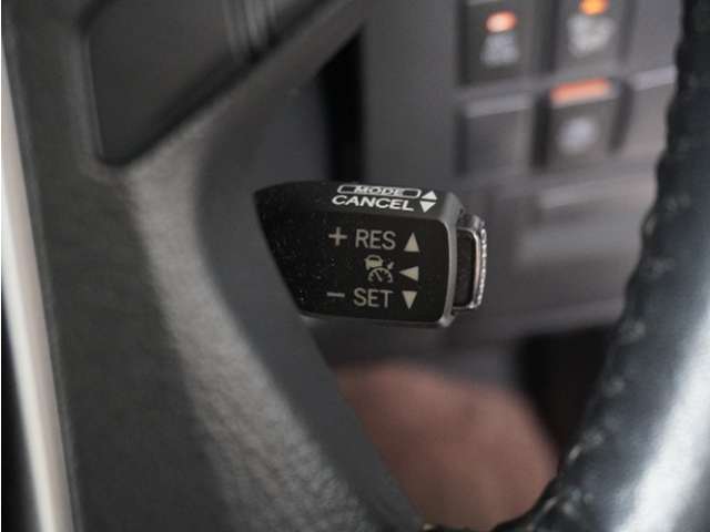 ◆クルーズコントロール◆ステアリングの右側には高速道路で威力を発揮するオートクルーズの操作スイッチががついています。手元で操作ができるので、安全に運転できます！