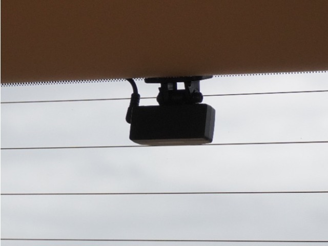 ◆前後ドライブレコーダー付き◆映像・音声などを記録する自動車用の装置です。もしもの事故の際の記録はもちろん、旅行の際の思い出としてドライブの映像を楽しむことができます。