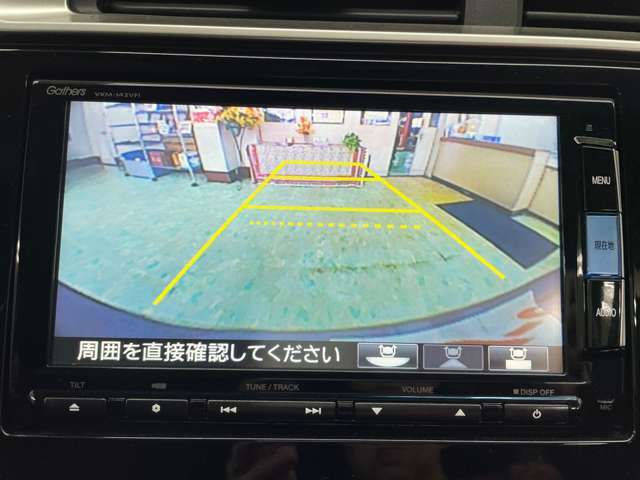 後方確認の必需品バックカメラも装備してます。