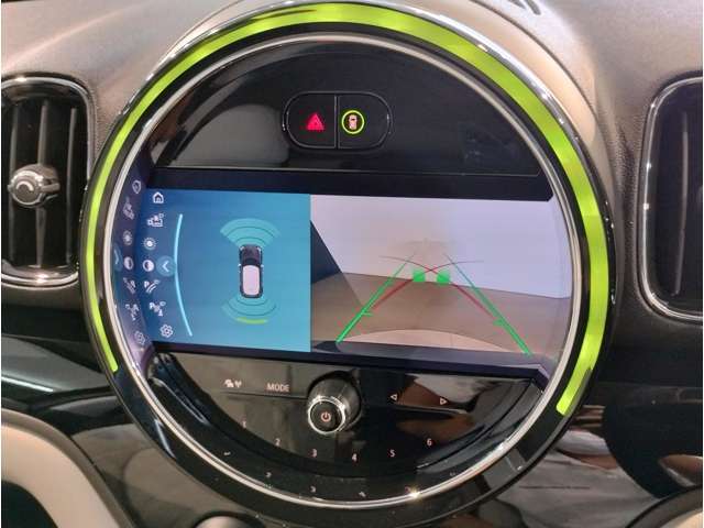 【リアビューカメラ】予想進路表示機能付☆ハンドルの舵角に応じてライン取りが可能。画像の解像度も高く、見やすくなっております☆