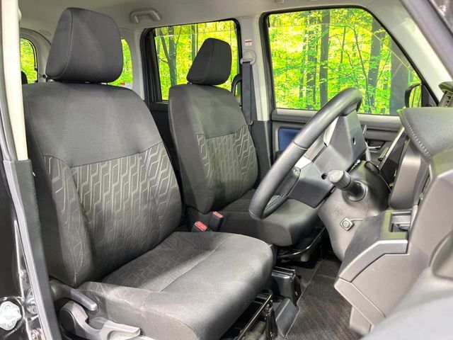 運転席シート廻りは使用感も少なく、良好な状態となっています。丁寧に使われていたことがよくわかりますね。