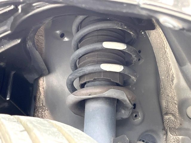 お車を安心してお乗りいただく為には、足回りの定期点検が欠かせません。サービスサポート（有償保証）では無料点検もご提供しており、安心のカーライフをお過ごしいただけるサポート体制が整っています。