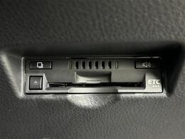【ETC】有料道路を利用する際に料金所で停止することなく通過できる、ETC車載器（ノンストップ自動料金収受システム機器）が装備されています。セットアップを行うことで利用可能になります。
